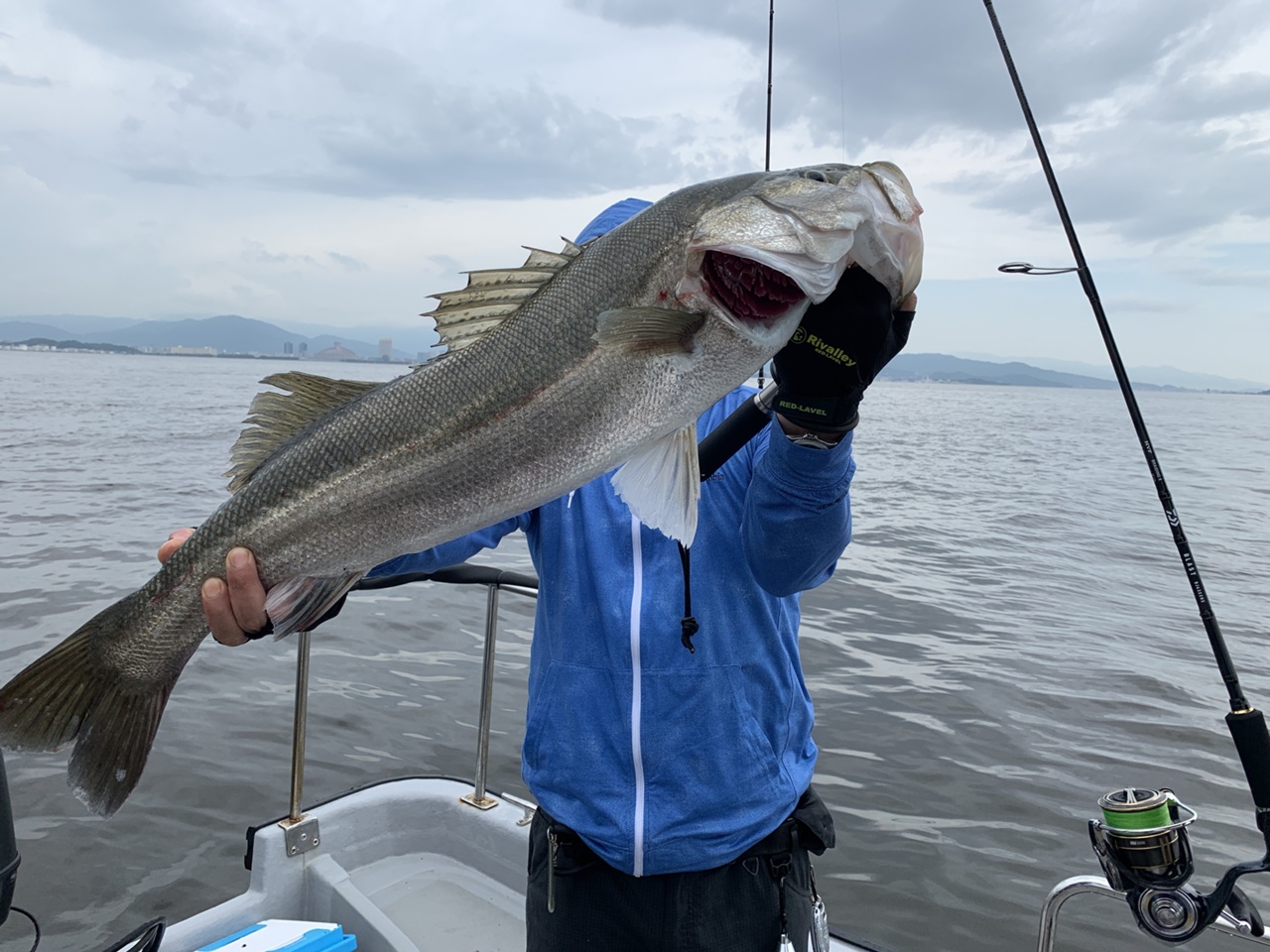 8月29日までのシーバス 趣味を釣りにしませんか Monjamaruに乗って釣りをしよう